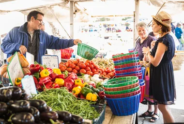 Marché hebdomadaire à Comps